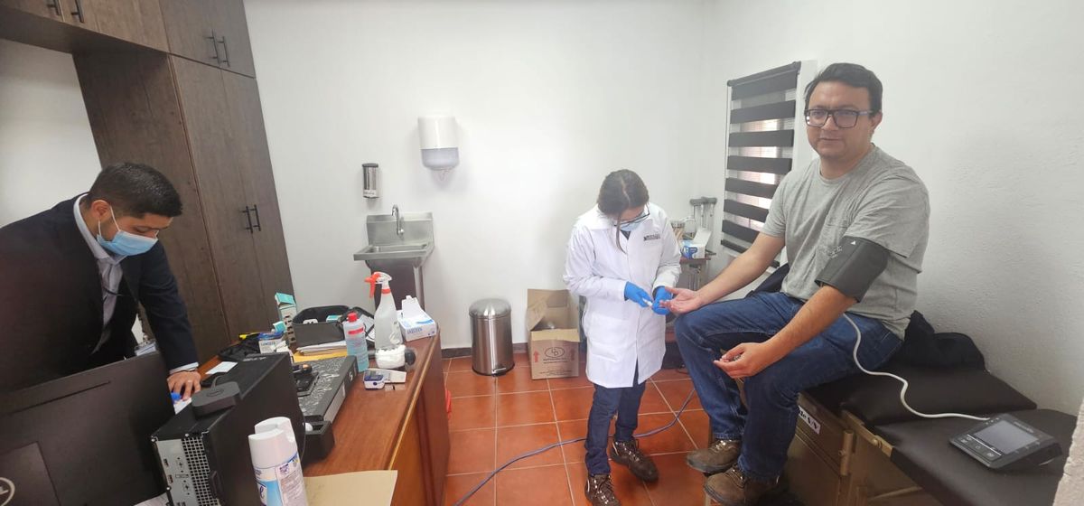 Clínica médica empresarial equipada dentro de la empresa