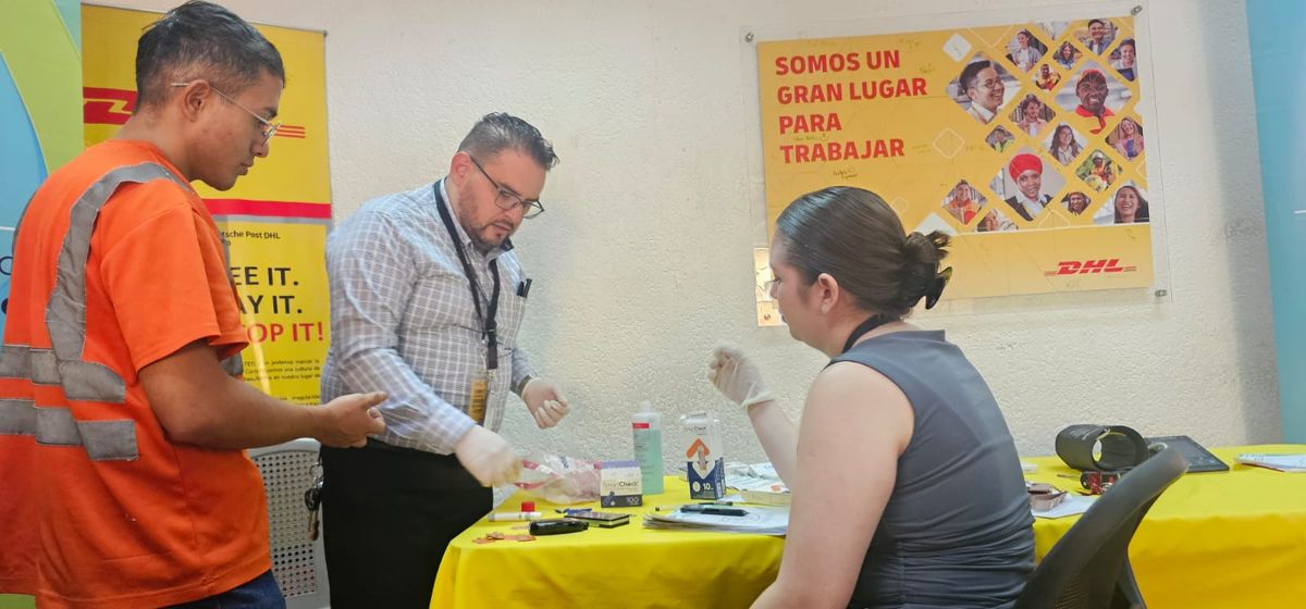 Jornada de salud montada dentro de las instalaciones de un cliente