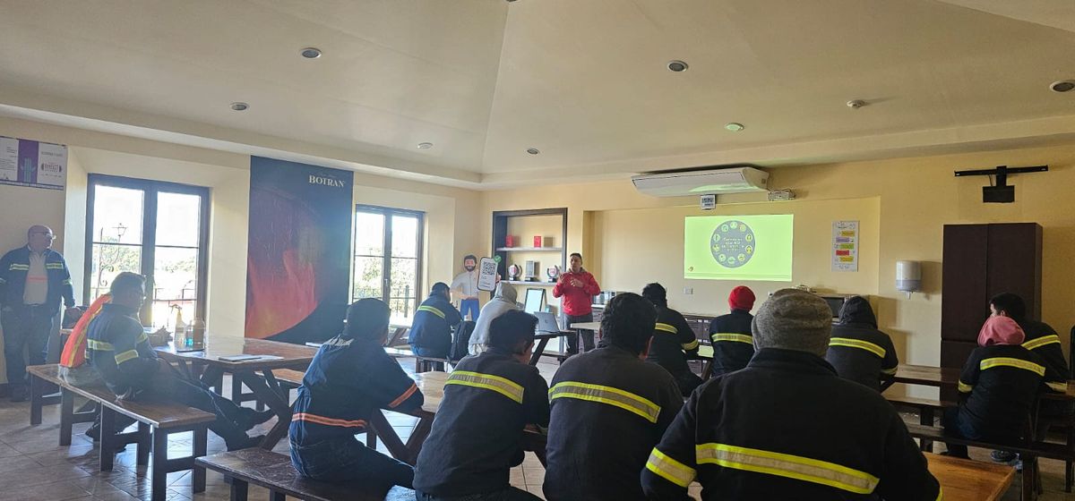 Charla de medicina preventiva a personal operativo